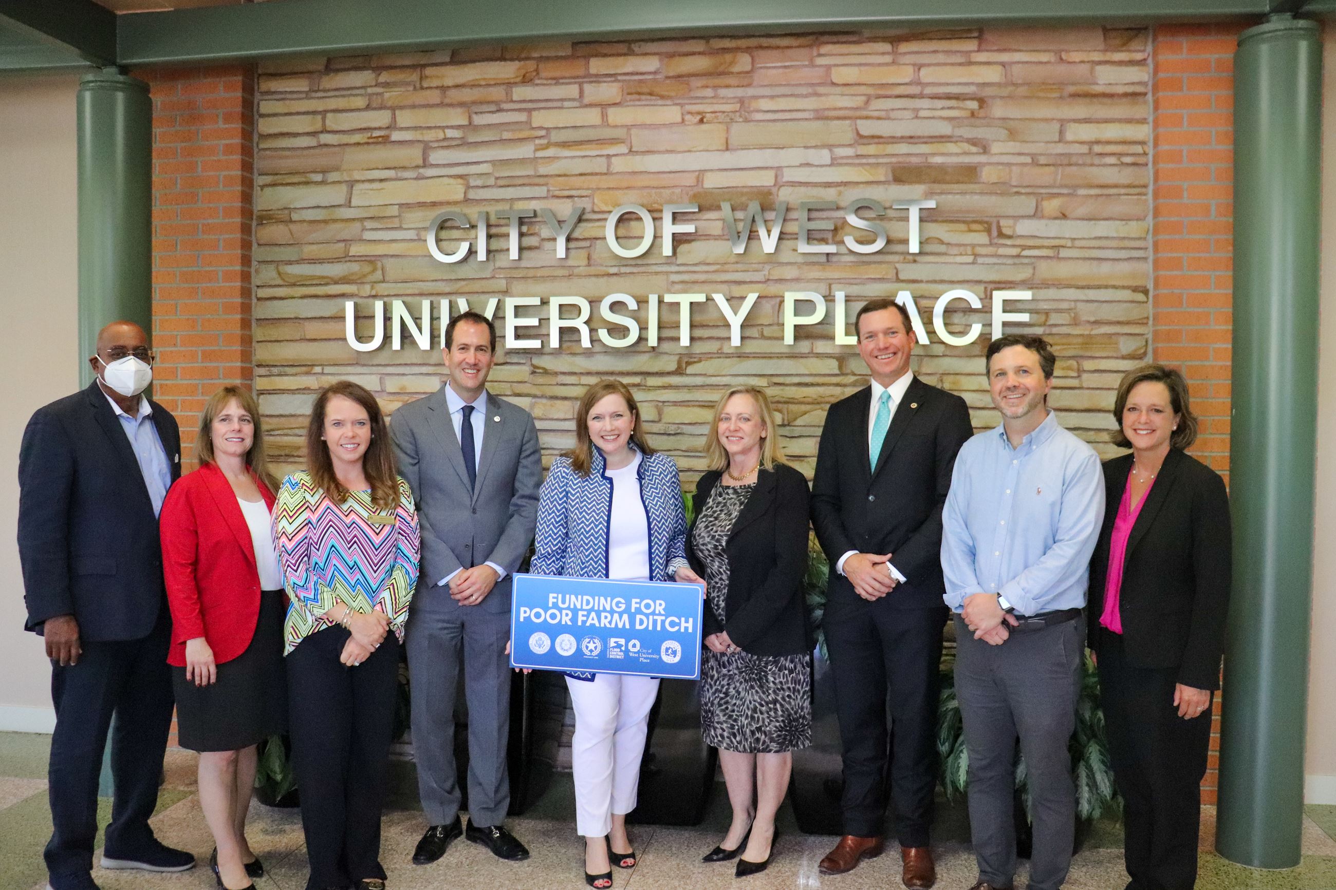 Group photo with local, state, and federal dignitaries